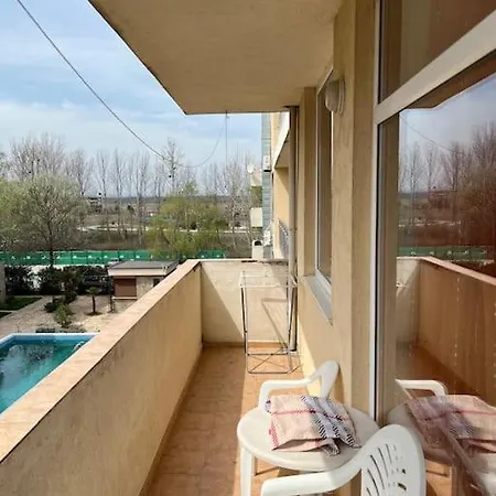 Sunny 2 Bedroom דירה
