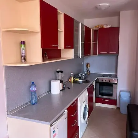 Sunny 2 Bedroom דירה *