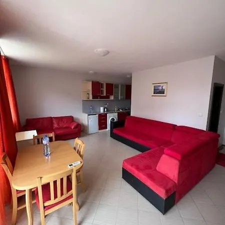 Sunny 2 Bedroom דירה
